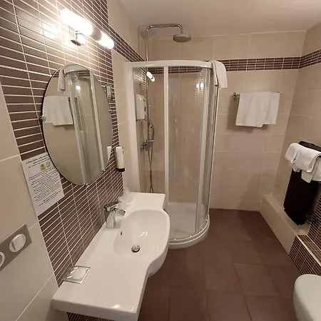 Logis Restaurant Du Pont Otel 3*