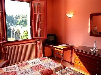 Logis Restaurant Du Pont Otel Ambialet