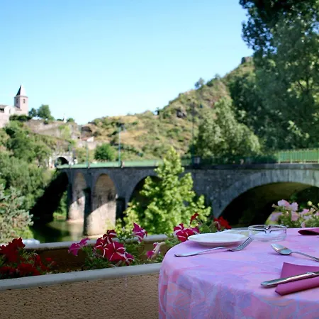 Logis Restaurant Du Pont Ambialet