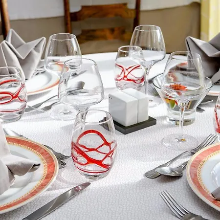 Logis Restaurant Du Pont Hotell Ambialet