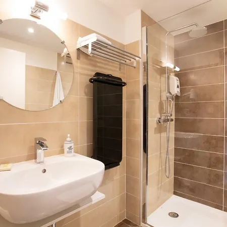 Hotel Logis Restaurant Du Pont 3*
